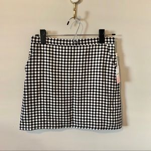 NEW! Forever 21 Gingham b&w mini skirt, size 24.